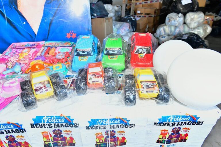 Avanza la distribución de los juguetes en las escuelas de Capital para celebrar el Día de los Reyes Magos