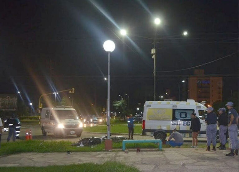 Tres jóvenes terminaron hospitalizados tras colisionar con sus motocicletas