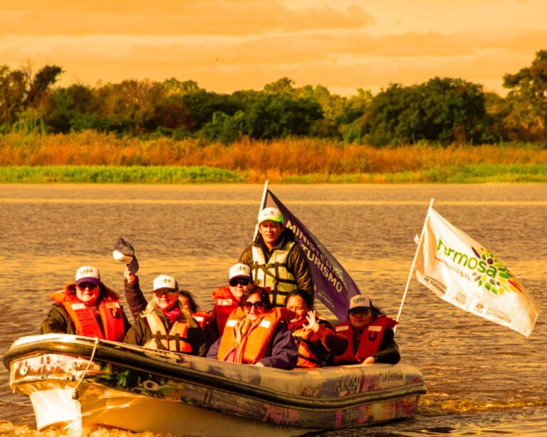 El Ministerio de Turismo invita a disfrutar del Atardecer en la Laguna Oca
