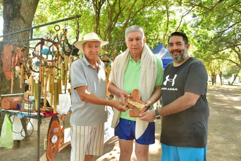 Intendente Clorindense Caniza, visitó El Colorado y Brignole lo Llevó a Disfrutar del Parque Acuático
