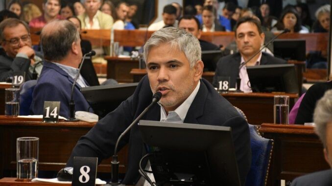 El diputado Miguel Montoya denunció un ajuste encubierto tras el aumento de la unidad tributaria