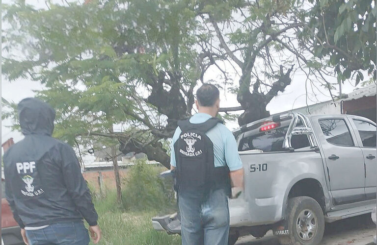 Secuestran una camioneta con pedido judicial en el barrio Mariano Moreno