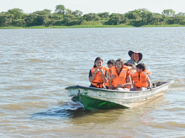 Con paseos en lancha en Laguna Oca y parques acuáticos a pleno, Formosa vive una intensa temporada de verano