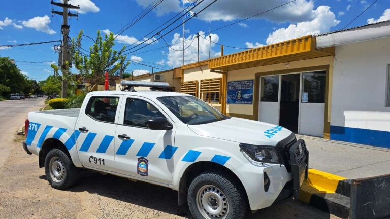 Tensión en El Porvenir por la mujer atrincherada con sus hijos en un módulo habitacional