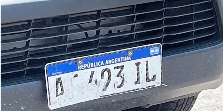 Circular sin patente, taparla o rasparla: cuáles son las consecuencias?