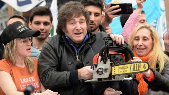 Obra pública eliminada y provincias asfixiadas, los sectores donde la «motosierra» pasó a fondo en 2025