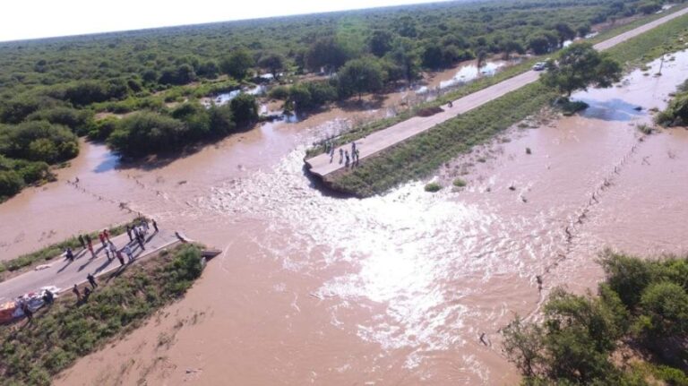 Bañado la Estrella: Productores evacuan de urgencia ante crecidas históricas del Pilcomayo