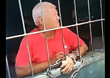 Lote 111: Un hombre se encadenó para denunciar narcotráfico y causas armadas