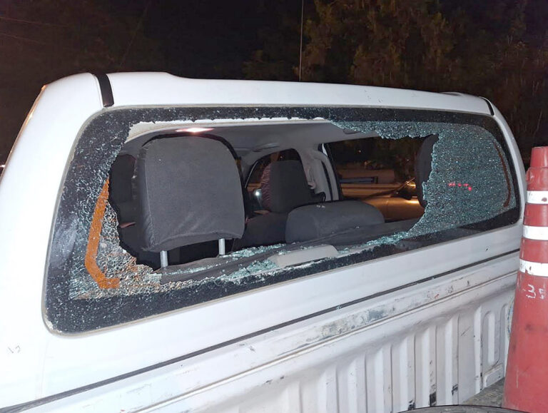Desorden generalizado en el B Namqom terminó con detenidos y policía lesionada