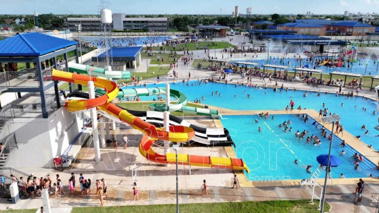 Bajo un sol radiante, el Parque Acuático 17 de Octubre fue el epicentro del encuentro familiar