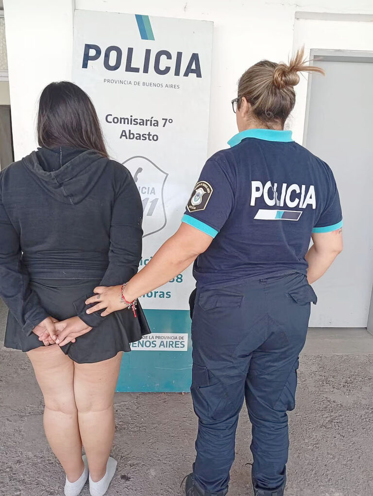 La Plata: una chica de 18 años atropelló a su novio tras una discusión y casi lo mata