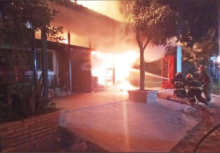 Un incendio afectó un local comercial en Clorinda