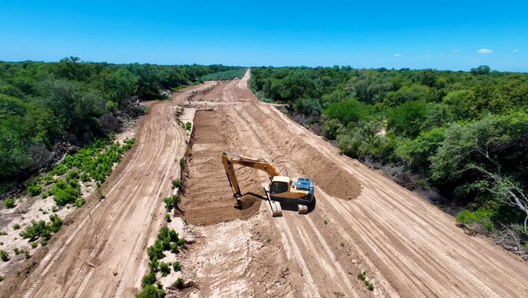 Formosa trabaja todo el año en el río Pilcomayo