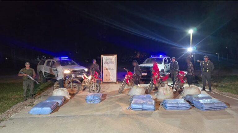 Formosa: Gendarmería interceptó a cinco motociclistas que trasladaban 400 kilos de hojas de coca