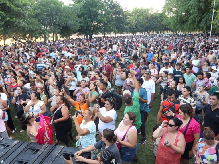 DOMINGO DE SHOW EN VIVO EN EL CAMPING MUNICIPAL DONDE ACTUARON GERARDO Y LOS CHAQUES