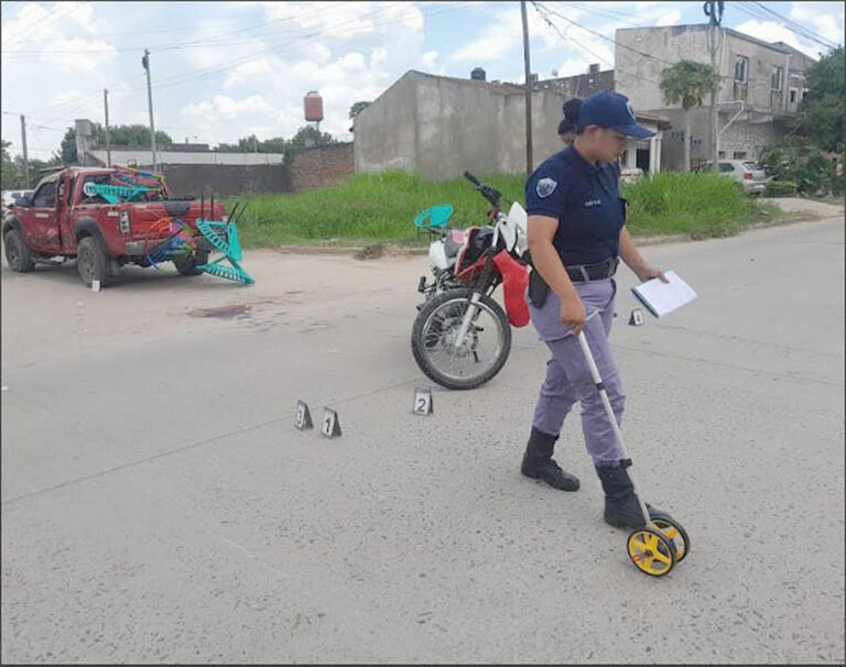 Colisión entre una camioneta y una motocicleta tuvo como resultado un muerto