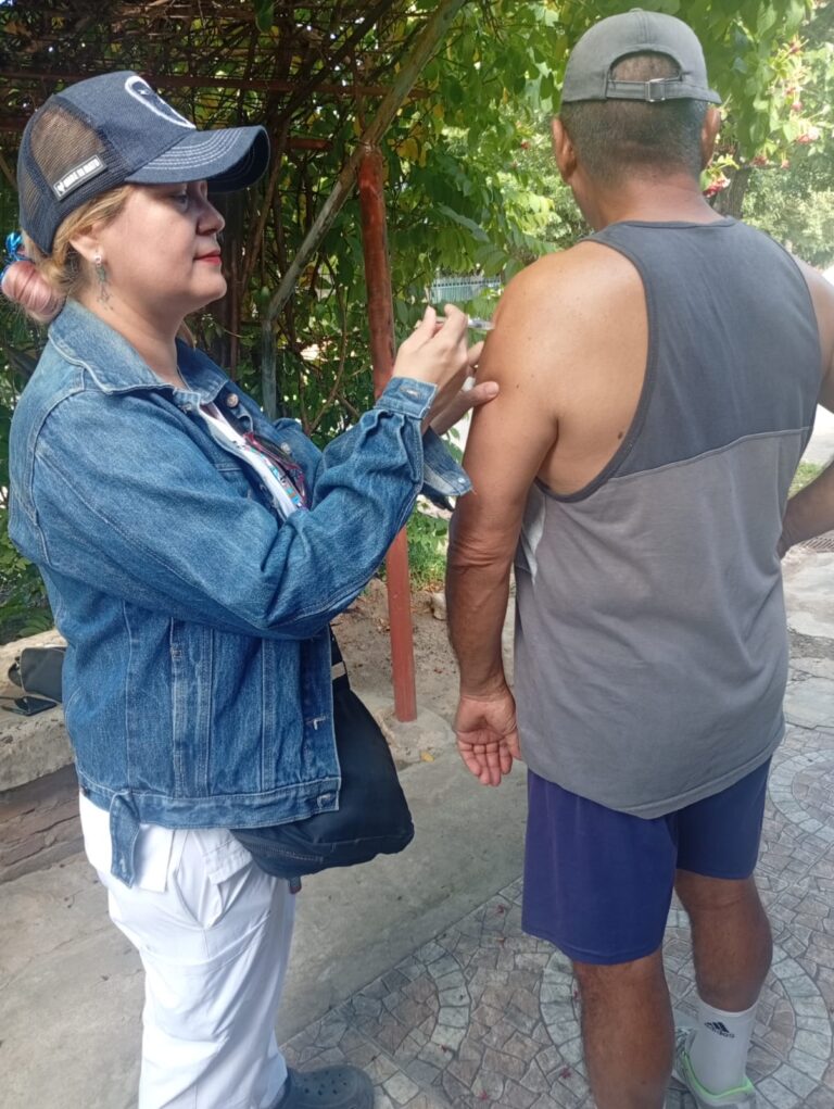 Aplicaron 278 dosis de vacunas en el barrio Villa Hermosa y otros aledaños