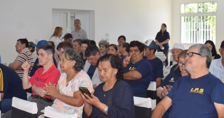 En jornada única, cobran pensionados sociales