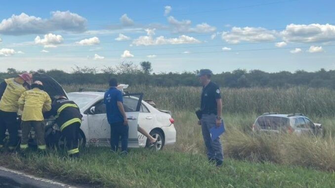 Violento choque entre un auto y una camioneta en la ruta nacional 81