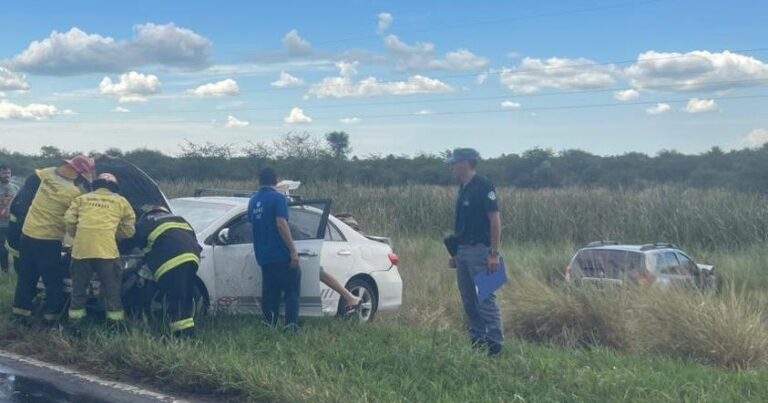 Impacto en Ruta 81: milagro tras violento choque entre un auto y una camioneta