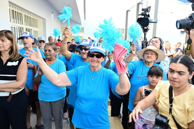 Beneficiarios de la flamante pileta terapéutica coincidieron en que esta obra nos cambia la vida