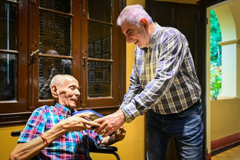 Jofré recibió al ex intendente Vega en la Sala de Intendentes del Museo Ferroviario