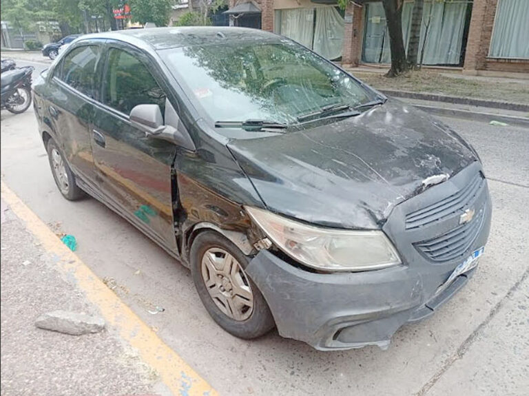 Detuvieron al sujeto que chocó con su auto a varios vehículos y se dio a la fuga