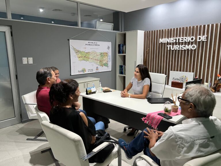 Reunión de coordinación y planificación turística en el Ministerio de Turismo con representantes de Clorinda