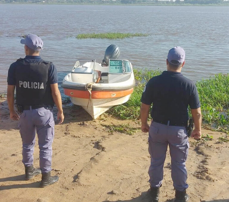Recuperan lancha robada en el río Paraguay tras rastrillaje fluvial en Puerto Nuevo