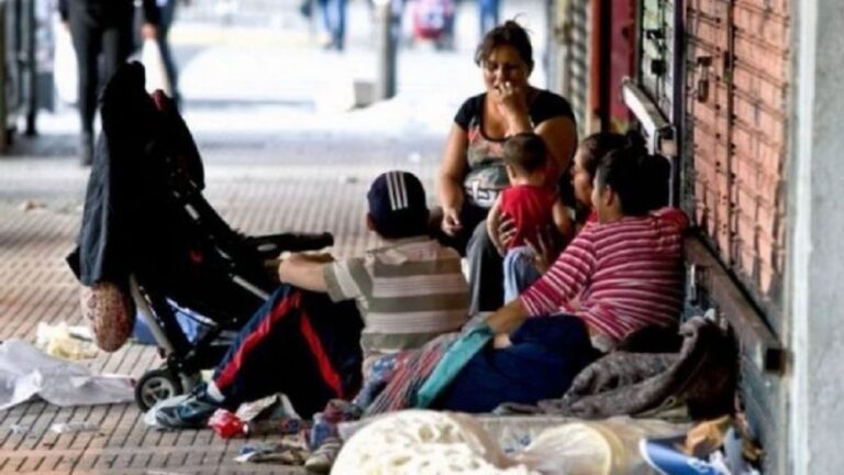 Cuánto necesitó en enero un familia tipo para no ser pobre o indigente, según el INDEC