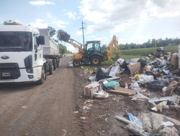 Intensificaron tareas de limpieza y erradicación de microbasural en el barrio Villa del Carmen