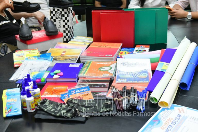 Esta semana se formalizará el acuerdo de una canasta escolar provincial, con 33 artículos, adelantó Pérez