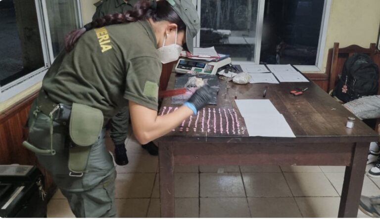 Formosa: Detienen a un ciudadano que transportaba Ketamina y pastillas de Éxtasis ocultas en su cuerpo