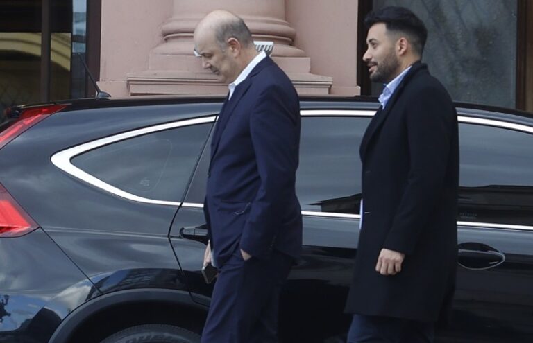 El gobierno admitió que en 2025 se anotaron sólo 10 alumnos al curso de la esposa de Sturzenegger