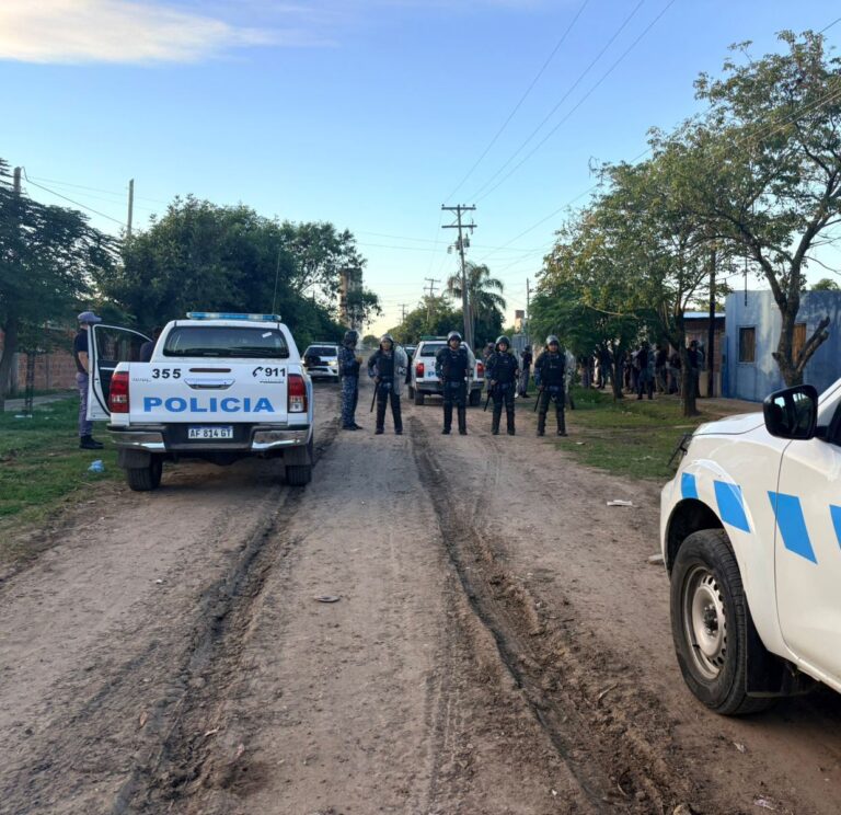 La Policía hizo cesar un violento enfrentamiento entre dos familias en el barrio Antenor Gauna