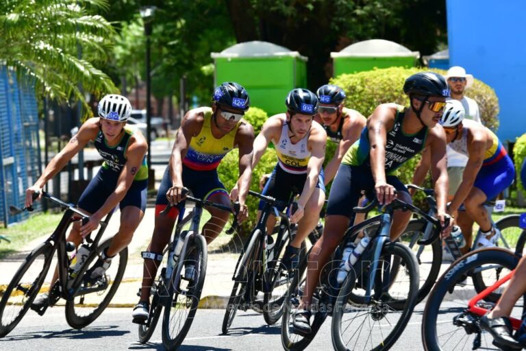 Con atletas de 11 países inició en la Costanera de Formosa la Copa Panamericana y Campeonato Sudamericano de Triatlón 2026