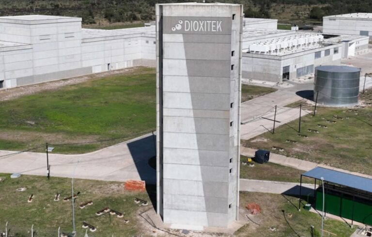 Dioxitec pide ocho años más en Córdoba y se demora la planta en Formosa