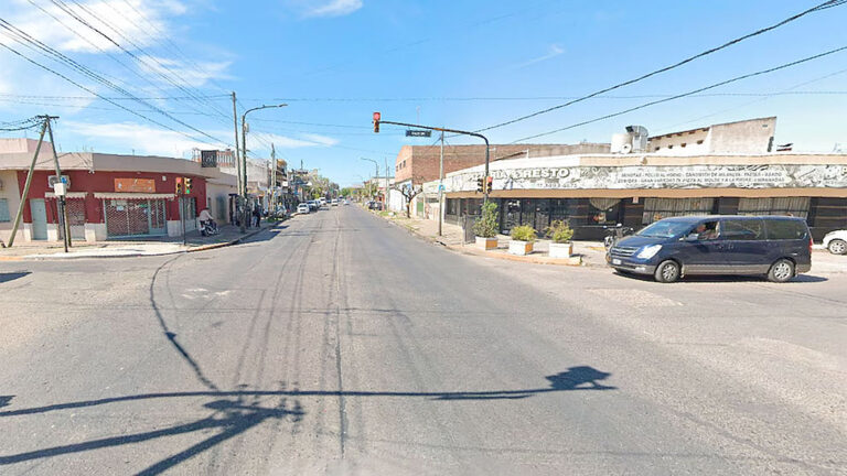 Un motociclista murió al chocar contra una soga que cortaba la calle en Quilmes