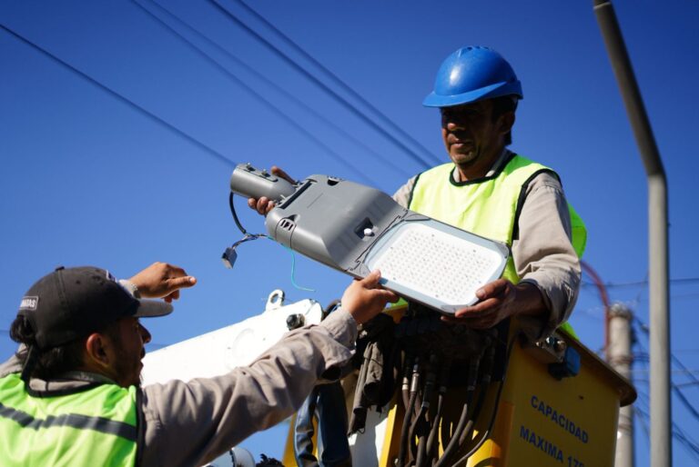 La Municipalidad hizo recambio de luminarias convencionales a Led en plaza del barrio 2 de Abril