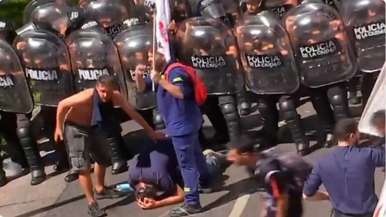 Legisladores porteños repudian la represión de la Policía a los trabajadores de FATE