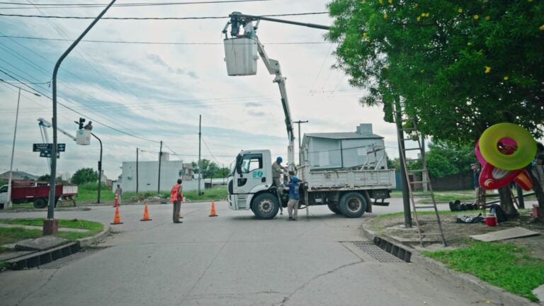 Comenzó la instalación de los nuevos semáforos ubicados en zonas estratégicas de la ciudad
