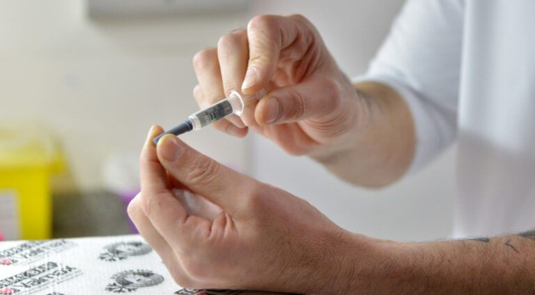 Salud inicia la campaña de vacunación antigripal en todo el país