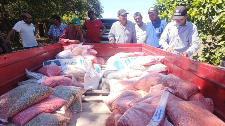 Entrega de semillas: Productores resaltaron esta asistencia y el acompañamiento que les brinda el Gobierno provincial