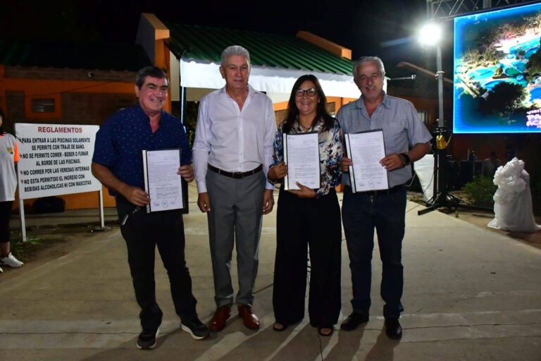 Parque Acuático Clara Doroñuc : reconocimiento a Funcionarios que Trabajaron en el Proyecto