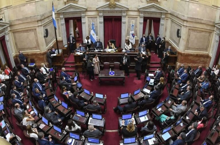 Senadores de la UCR se suman a LLA y rechazan el aumento de sus dietas