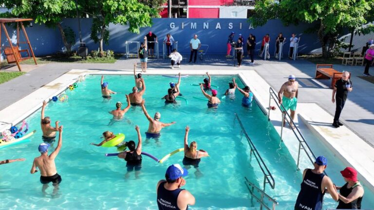 A pleno funciona la piscina terapéutica de la Casa de la Solidaridad del barrio Guadalupe