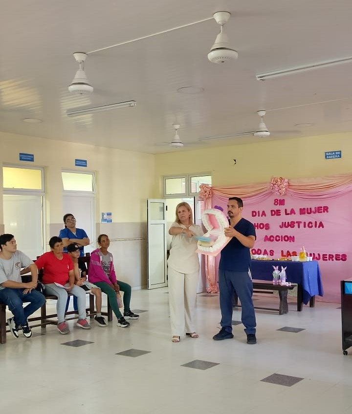 El centro de salud El Pucú promueve la salud bucal para conmemorar el Mes de la Mujer