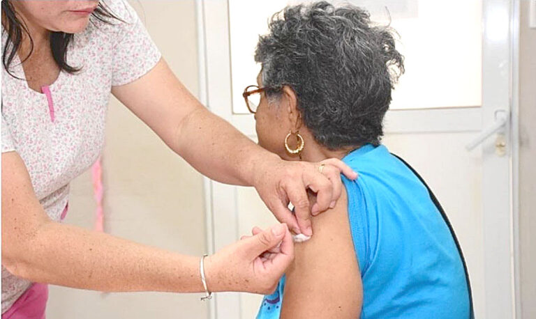 Formosa amplía la vacunación antigripal incorporando a los adultos mayores de 65 años