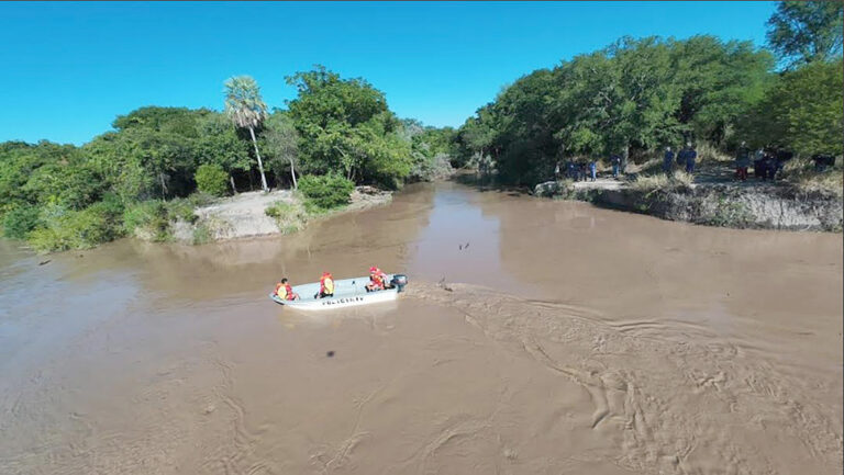 La Policía busca a un hombre en aguas del Río Bermejo