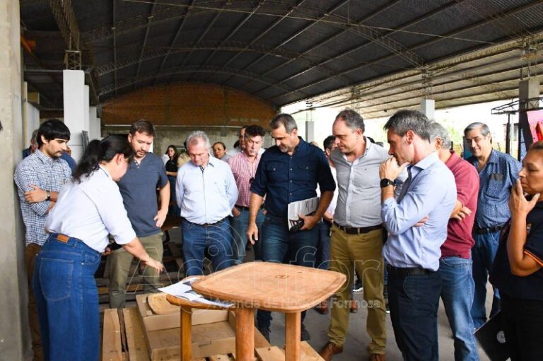 Antueno destacó que FABLAB es una obra que apunta a la reconversión productiva del sector foresto industrial
